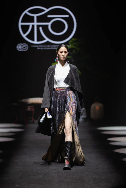 北服时装周“和合”2021届服饰传承与创新毕业设计展演 传统与现代的交融之美